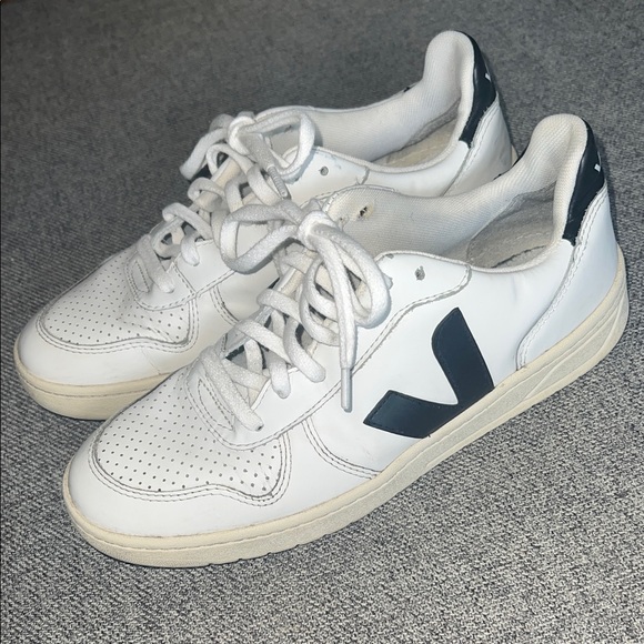 Veja V10 Sneaker GUC 10 - Picture 3 of 16